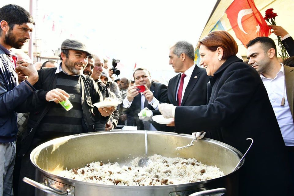  Akşener, Çarşıyı Pazarı Gezdi.